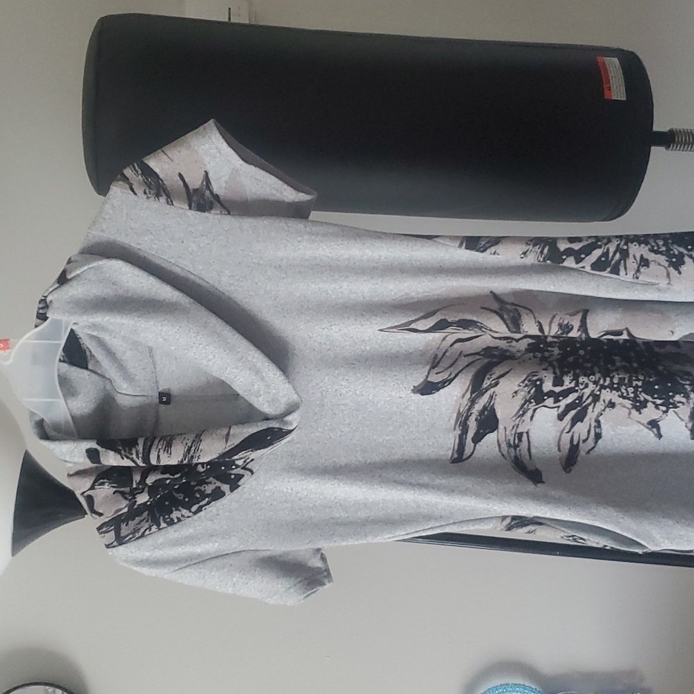 Nice tops - Picture 2 of 2